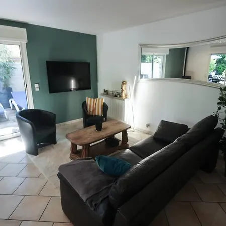 Holiday home Detente Dans Une Maison De Charme Avec Jacuzzi
